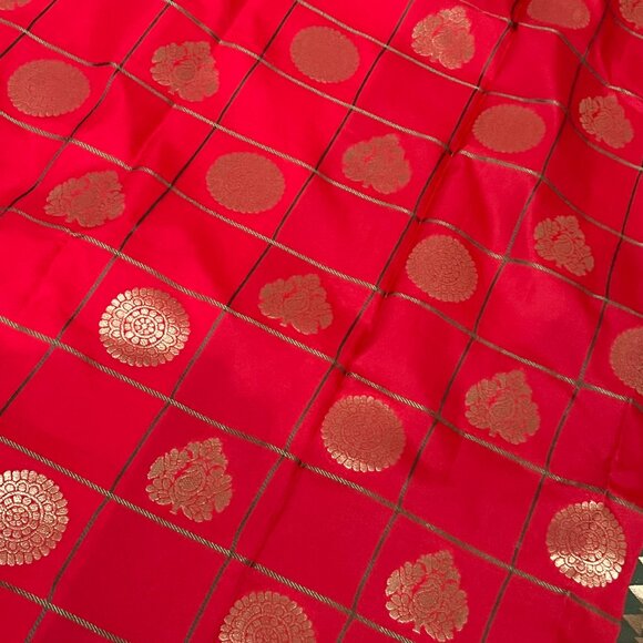 Red with Green check Indian traditional soft silk saree for women - Picture 3 of 16